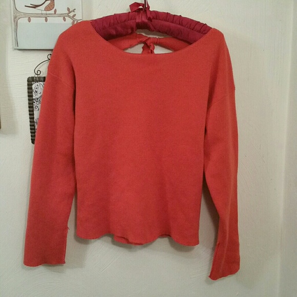 Unique Poof top w/back ties, Small - Picture 4 of 7